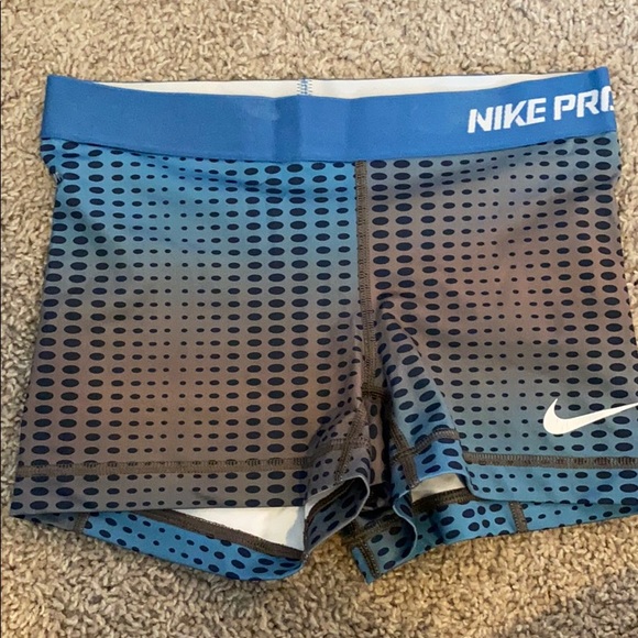 Nike Pants - Nike pro 2.5 inch shorts